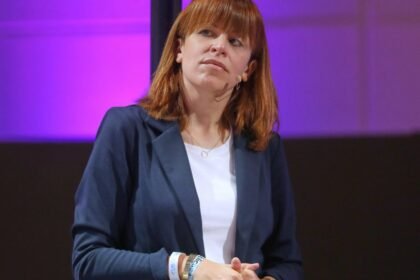 julia reuschenbach blind